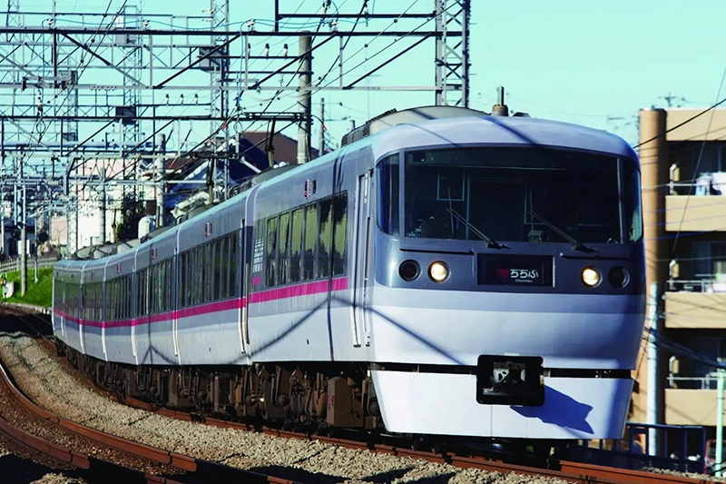 西武新宿線の特急小江戸号 レッドアロー